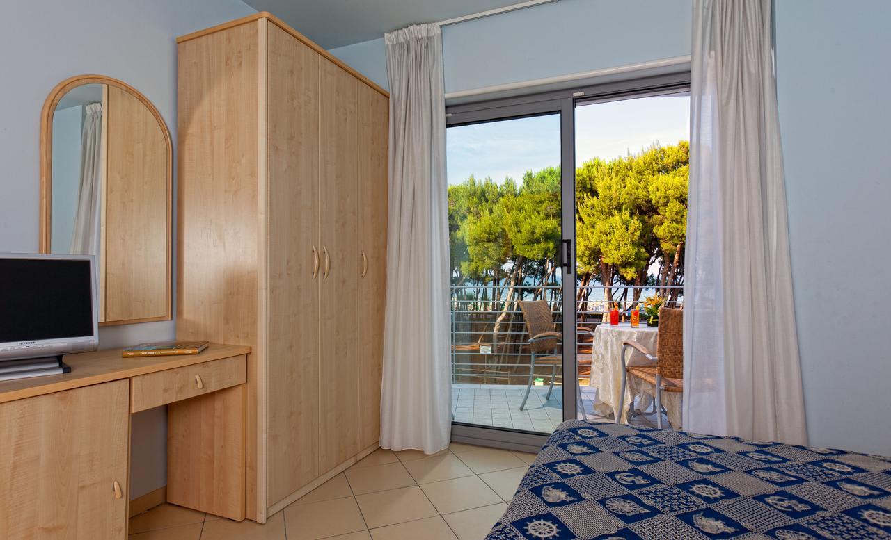 Hotel Antares Alba Adriatica Luaran gambar